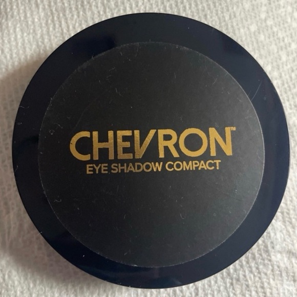 Belle Beauty Chevron Eye Shadow Compact in the shade Shades of Plum - Picture 2 of 3